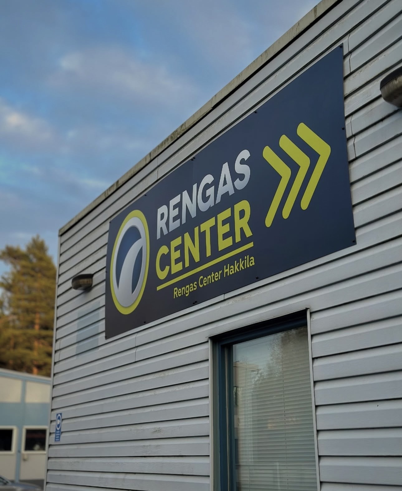 Taustakuva – kiinteistökalvot ja lasipinnat